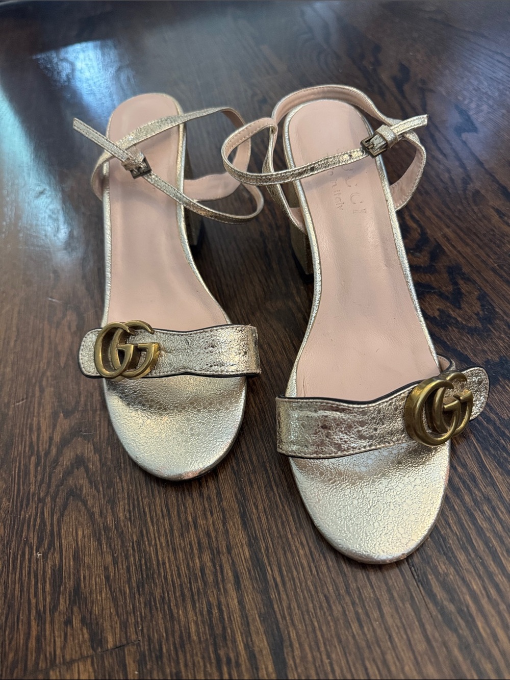 Gucci Marmont Logo-embellished Metallic Cracked-leather Block Heel Sandals